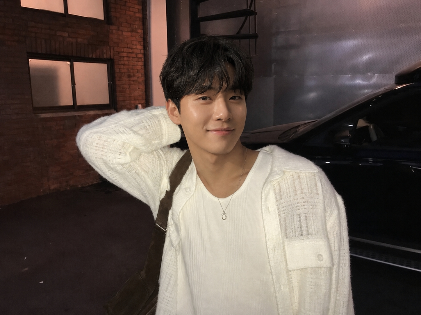 꾸안꾸의 정석, 화이트로 완성하는 무드 있는 하루