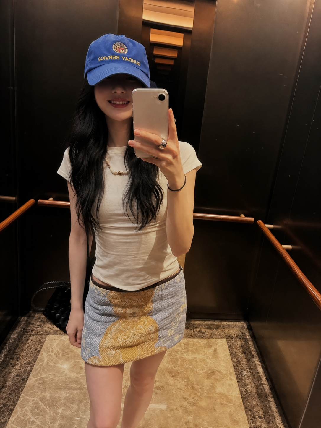 빈티지한 무드의 정점, 키치한 곰돌이 포인트 데일리 룩