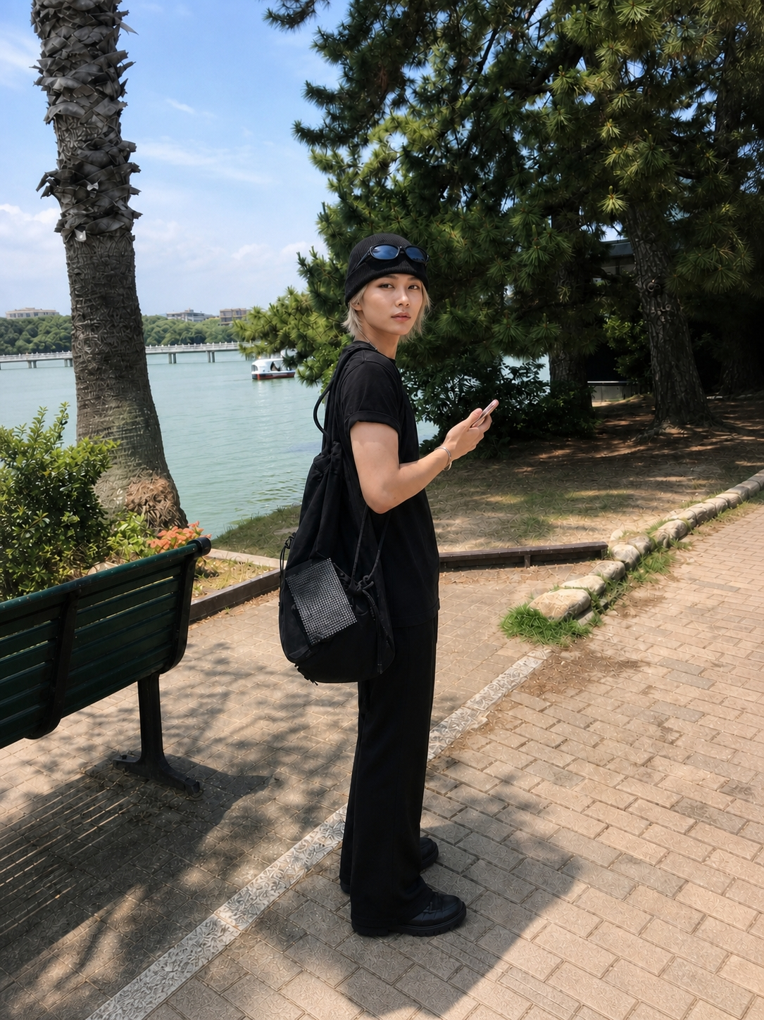 시크하고 시원한 올 블랙 미니멀 스트릿 룩