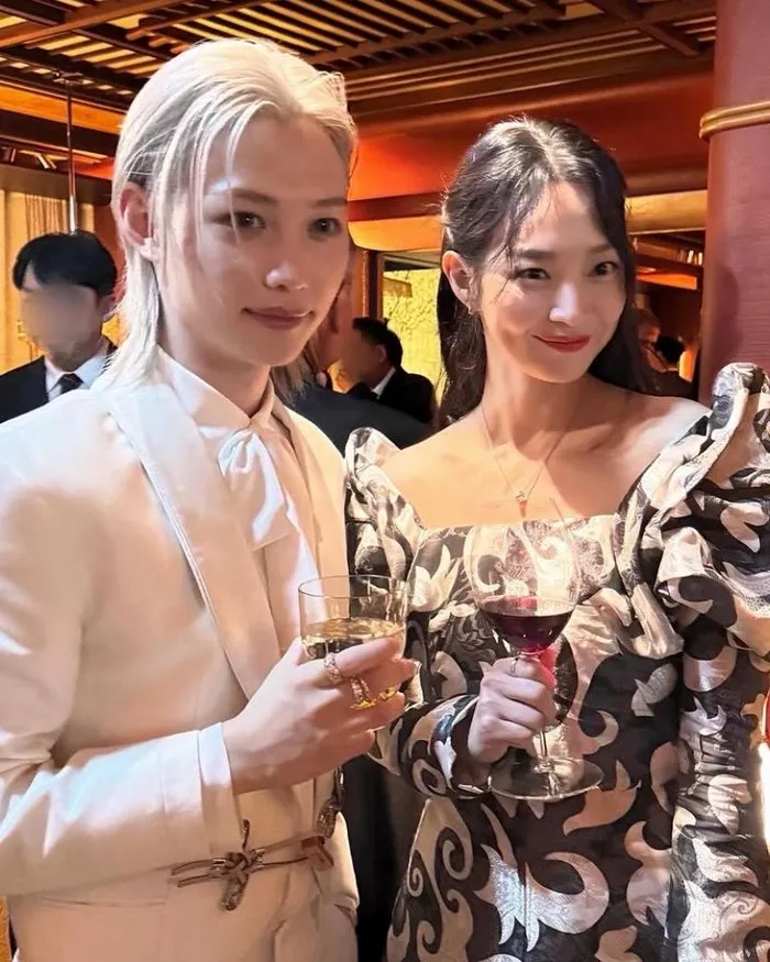 ♥김우빈' 신민아, 결혼 앞두고 필릭스와 투샷…"너무 눈부셔"